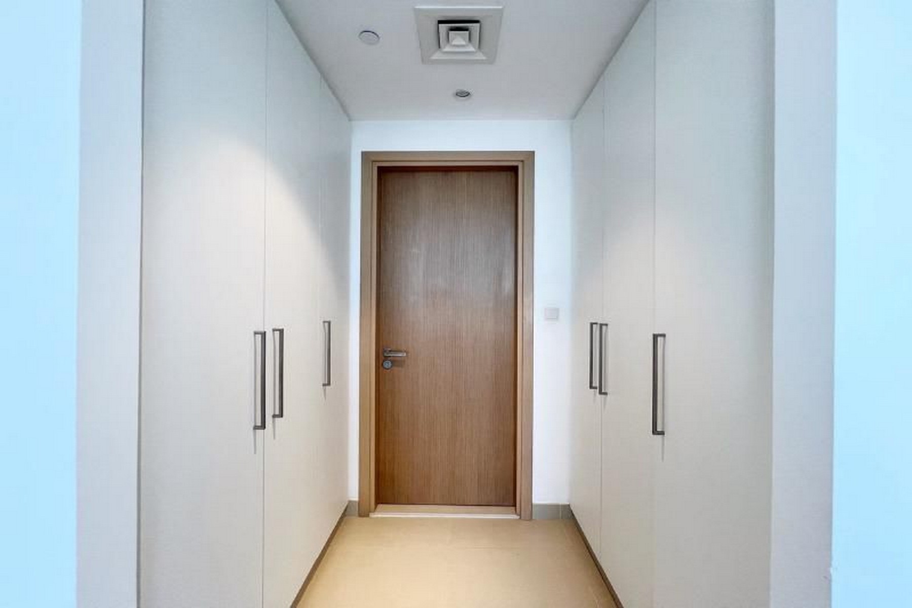 Elegant Parkside Living | Bright Layout | Prime