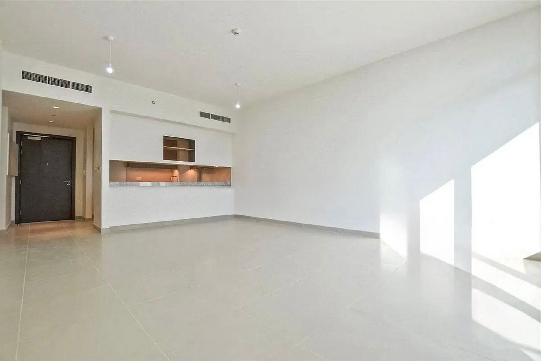 Elegant Parkside Living | Bright Layout | Prime