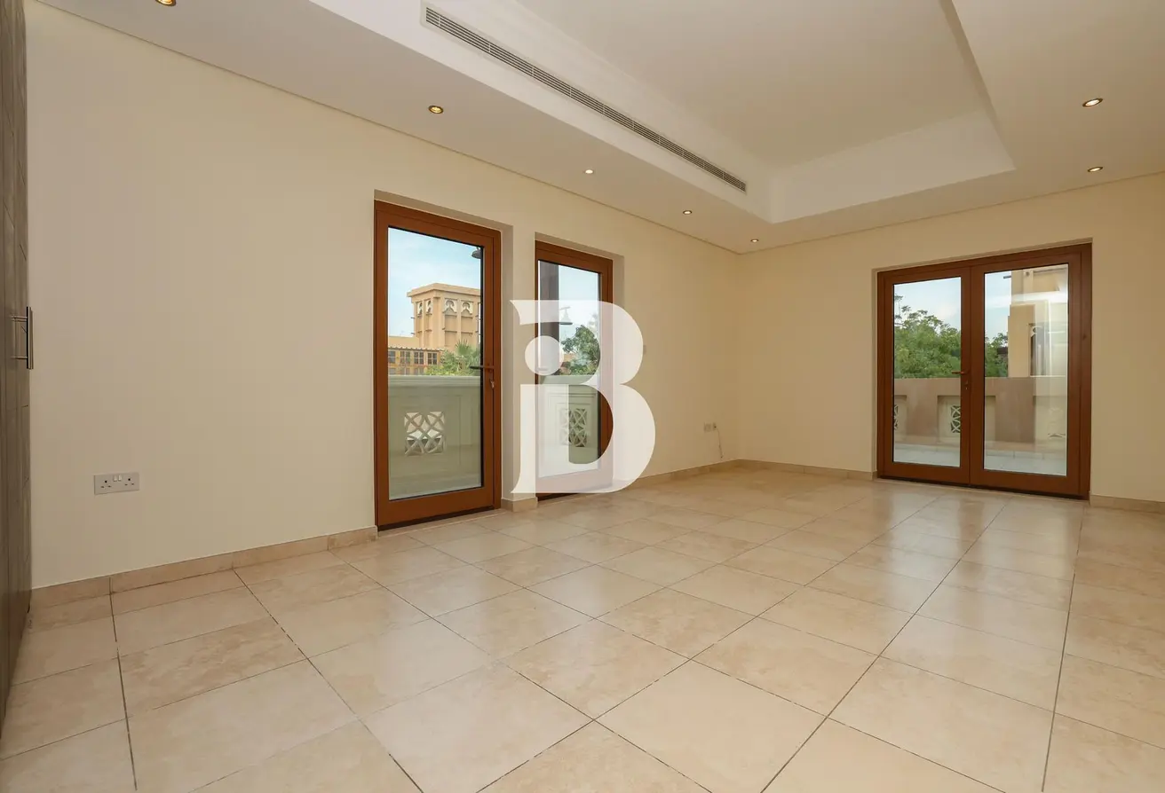 Community expert | Corner plot | Drivers room