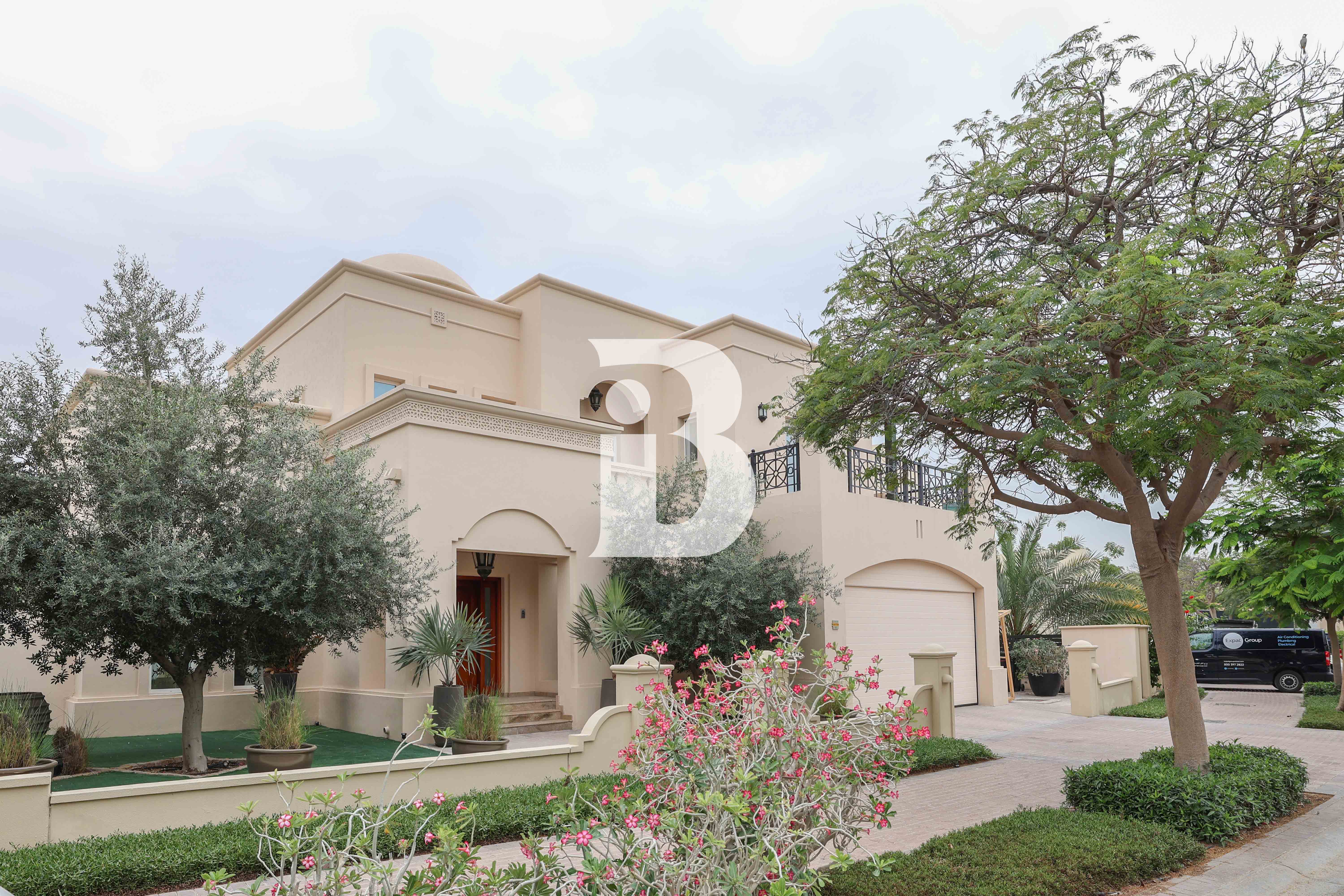 Upgrade |Huge Plot | Private Heated Pool