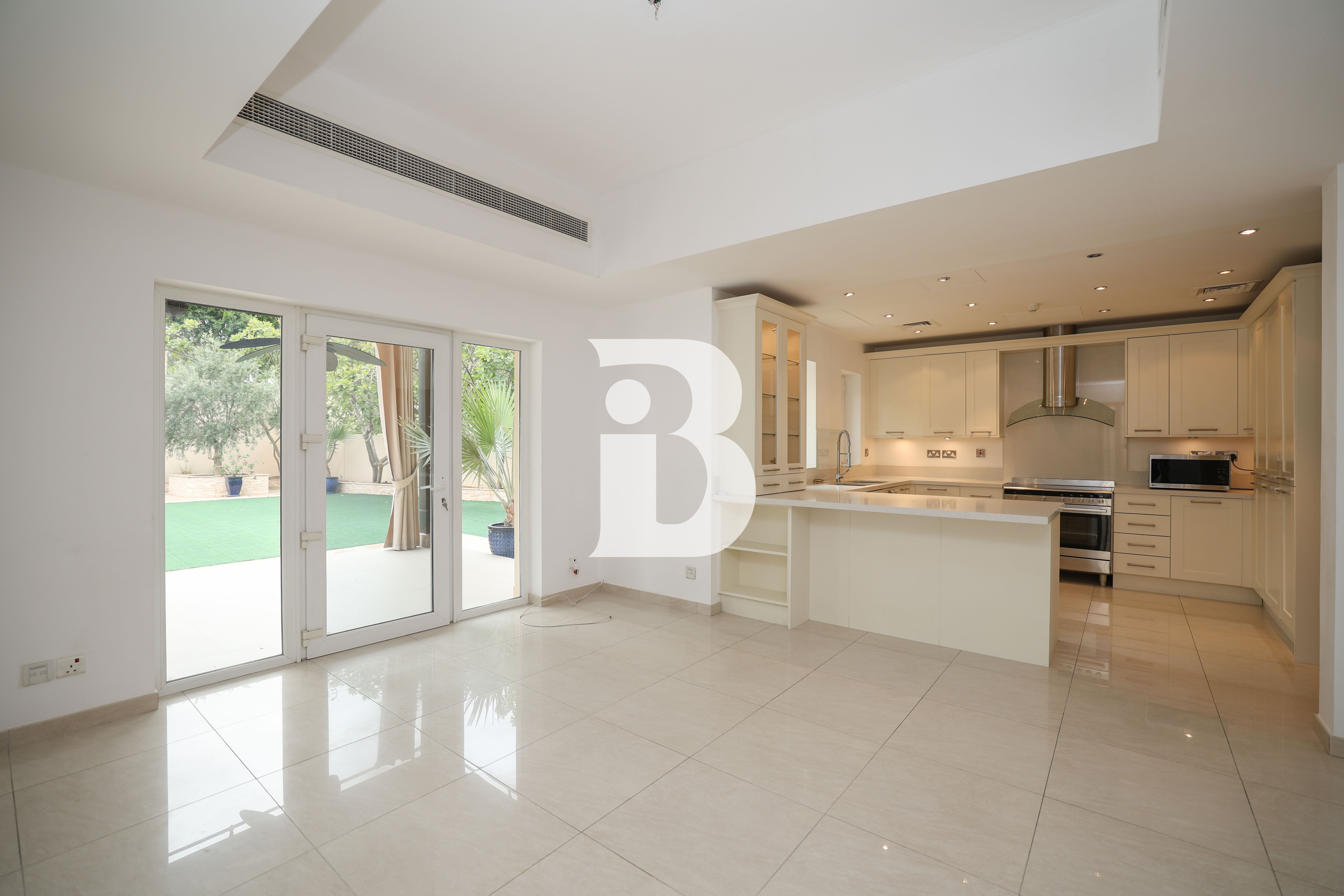 Upgrade |Huge Plot | Private Heated Pool