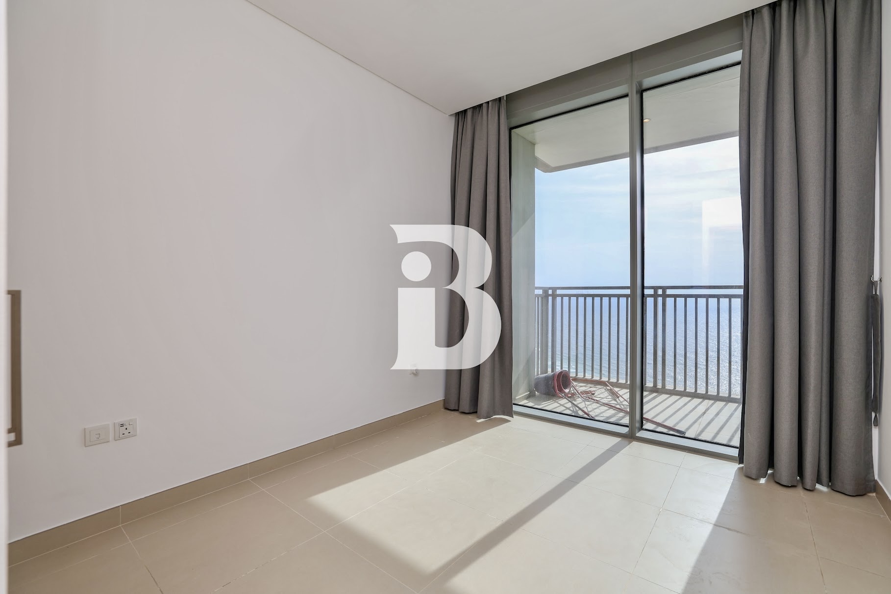 Sea Views | Spacious & Bright | Vacant