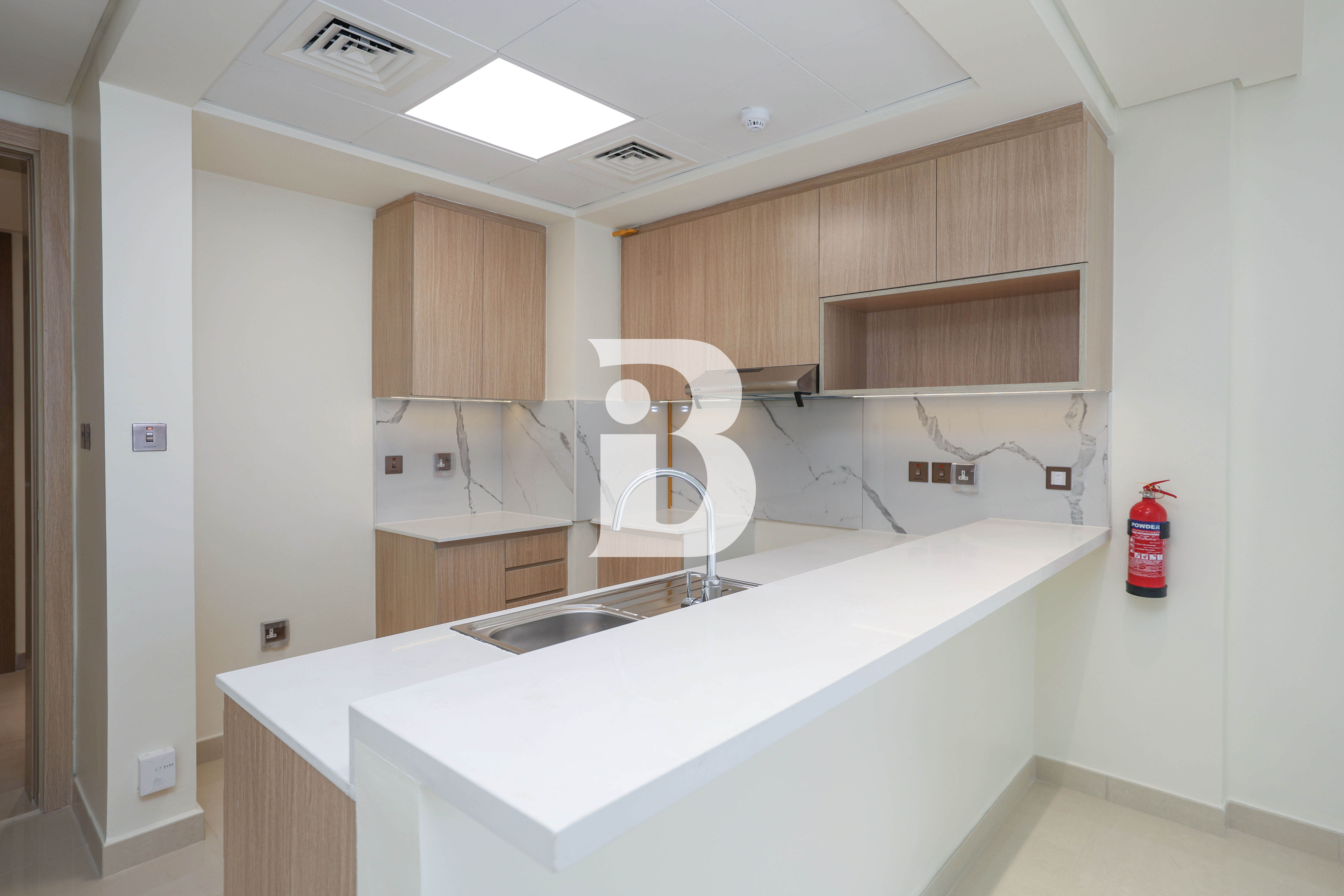 Direct Beach Access | Spacious  | Vacant