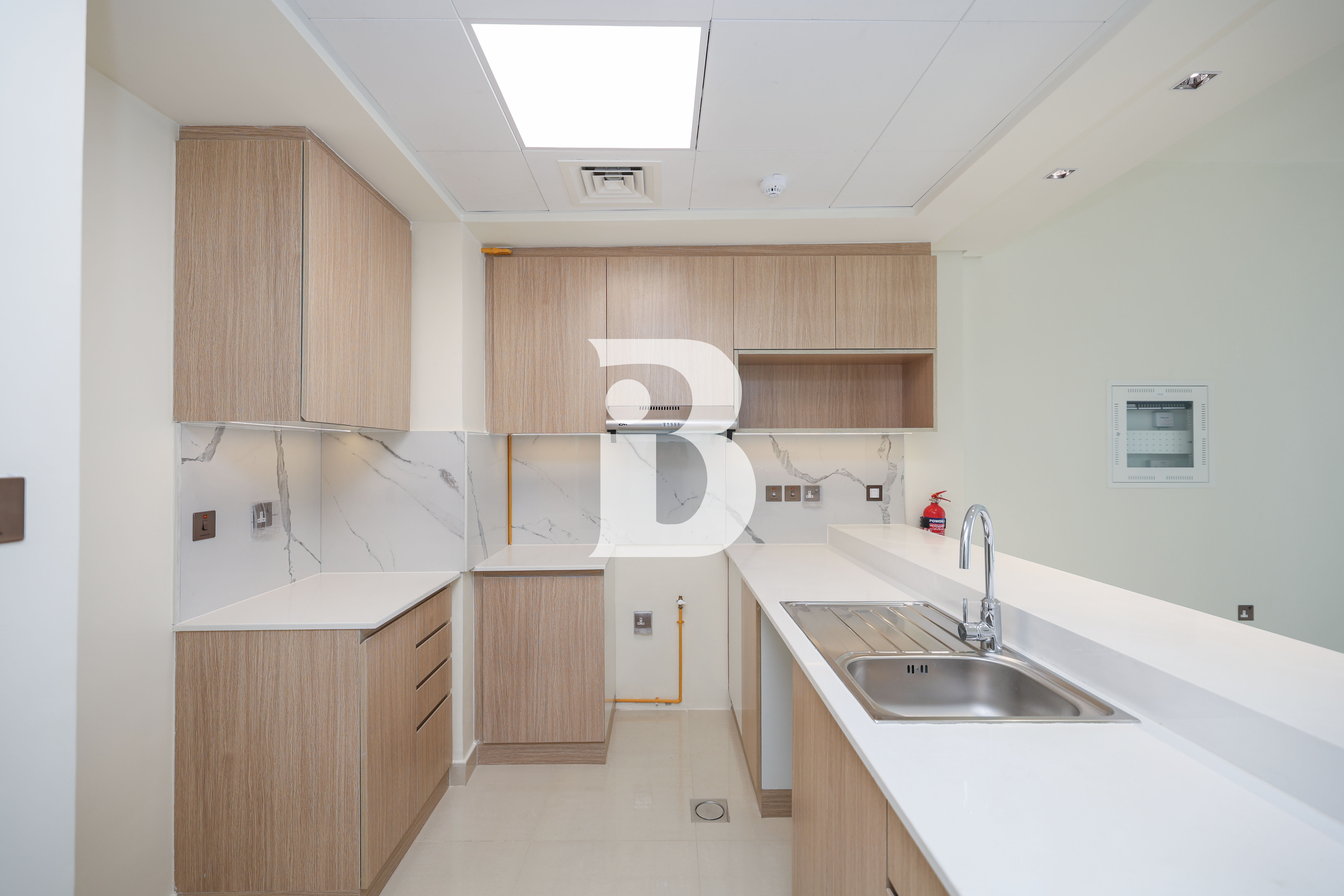 Direct Beach Access | Spacious  | Vacant