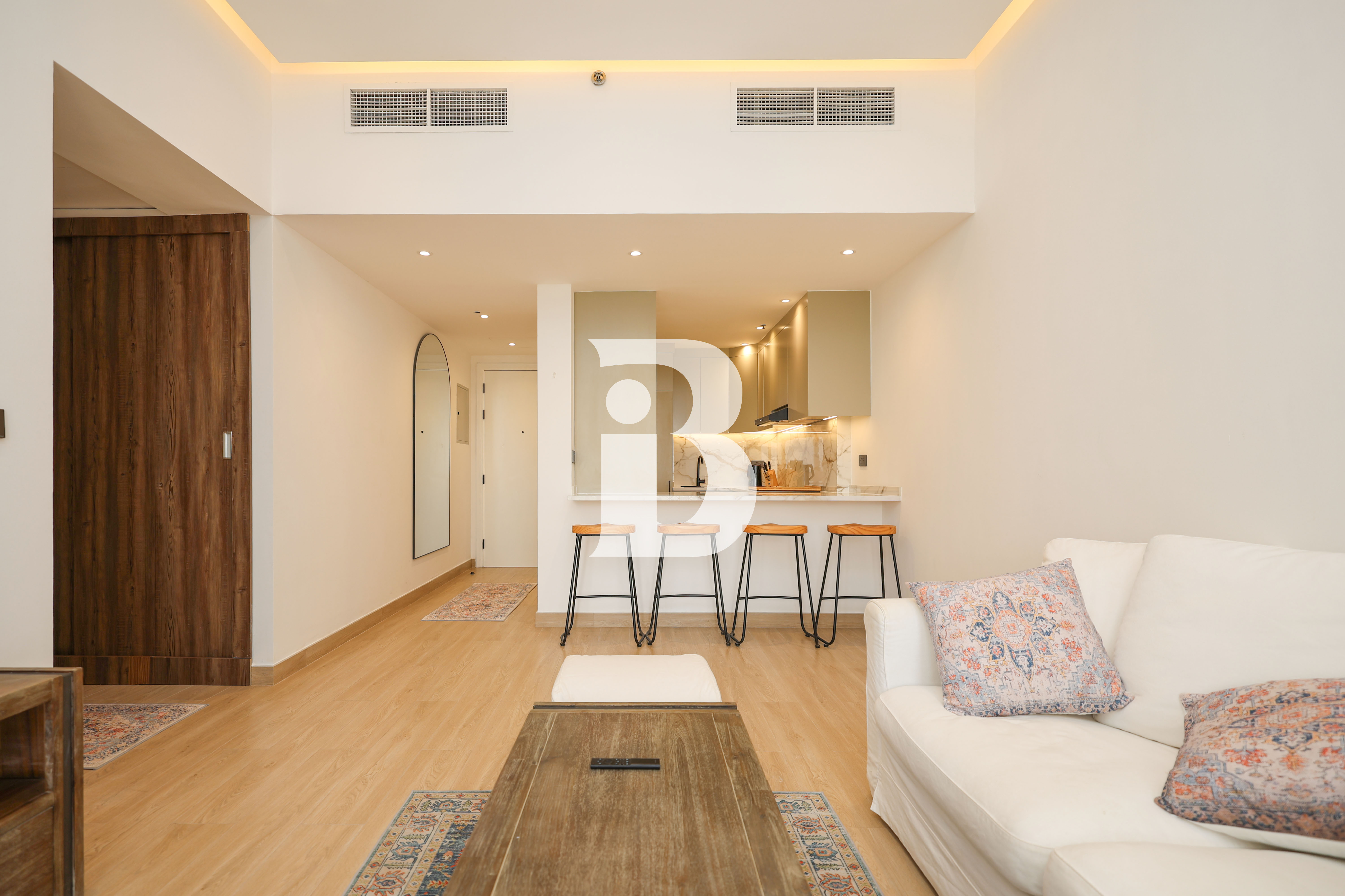 Fully Furnished Nicely Renovated 1 Bed for Rent
