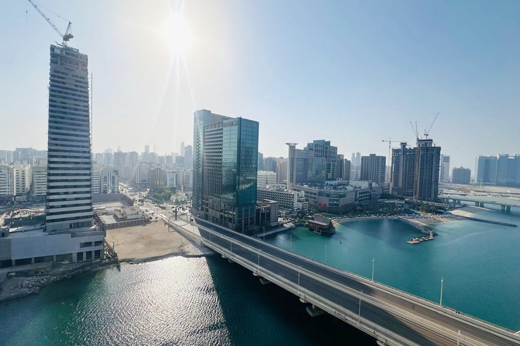 Airbnb-Style | Interior Designer-Upgraded | Full Canal View | Walk to Cleveland Clinic &amp; ADGM