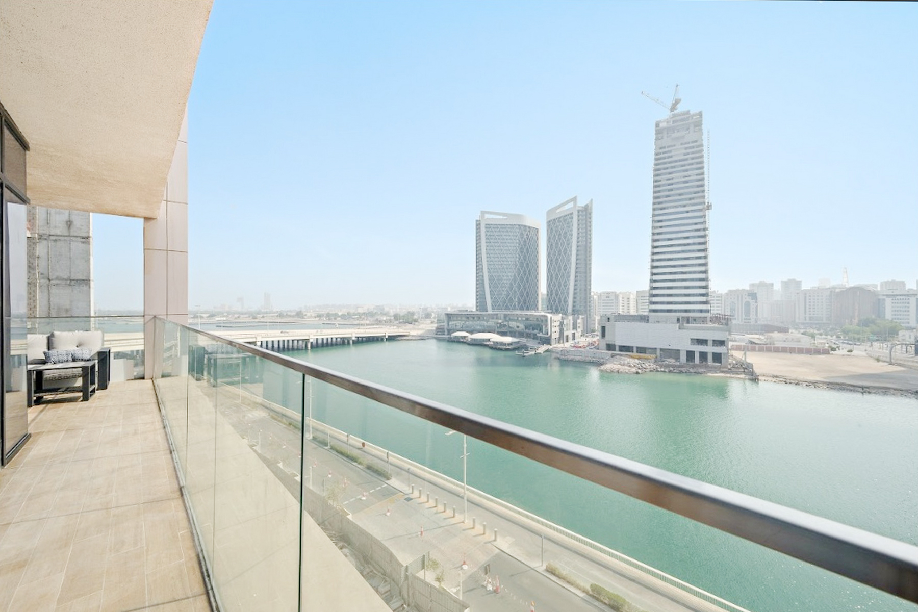Airbnb-Style | Interior Designer-Upgraded | Full Canal View | Walk to Cleveland Clinic &amp; ADGM