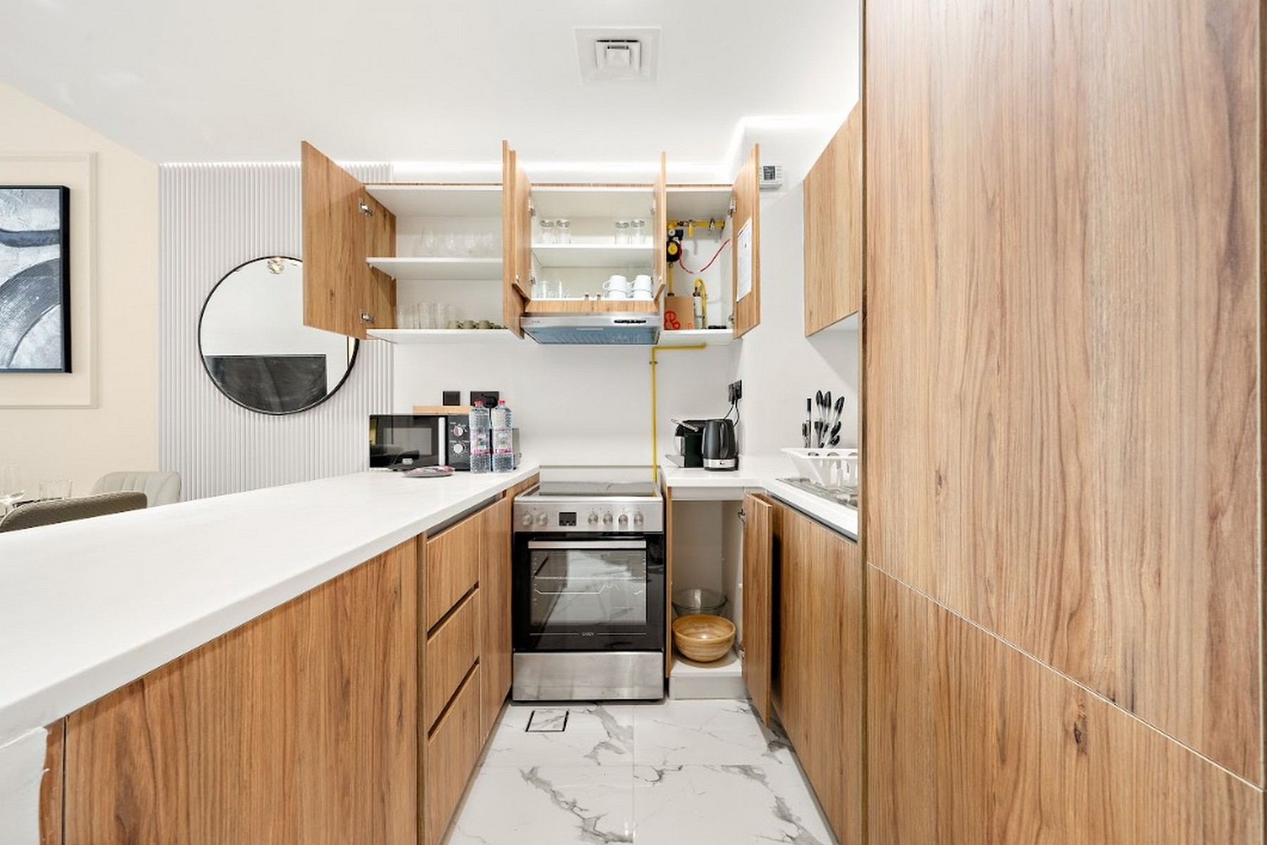Airbnb-Style | Interior Designer-Upgraded | Full Canal View | Walk to Cleveland Clinic &amp; ADGM