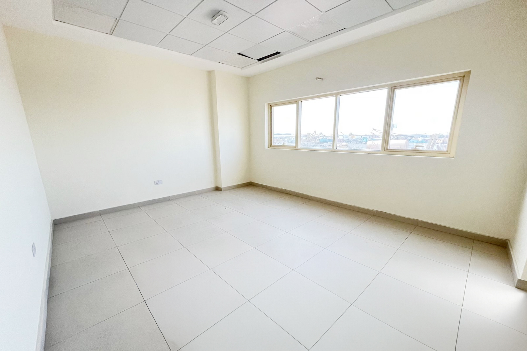 50kw Brand New 2421 sqft Warehouse in Jebel Ali