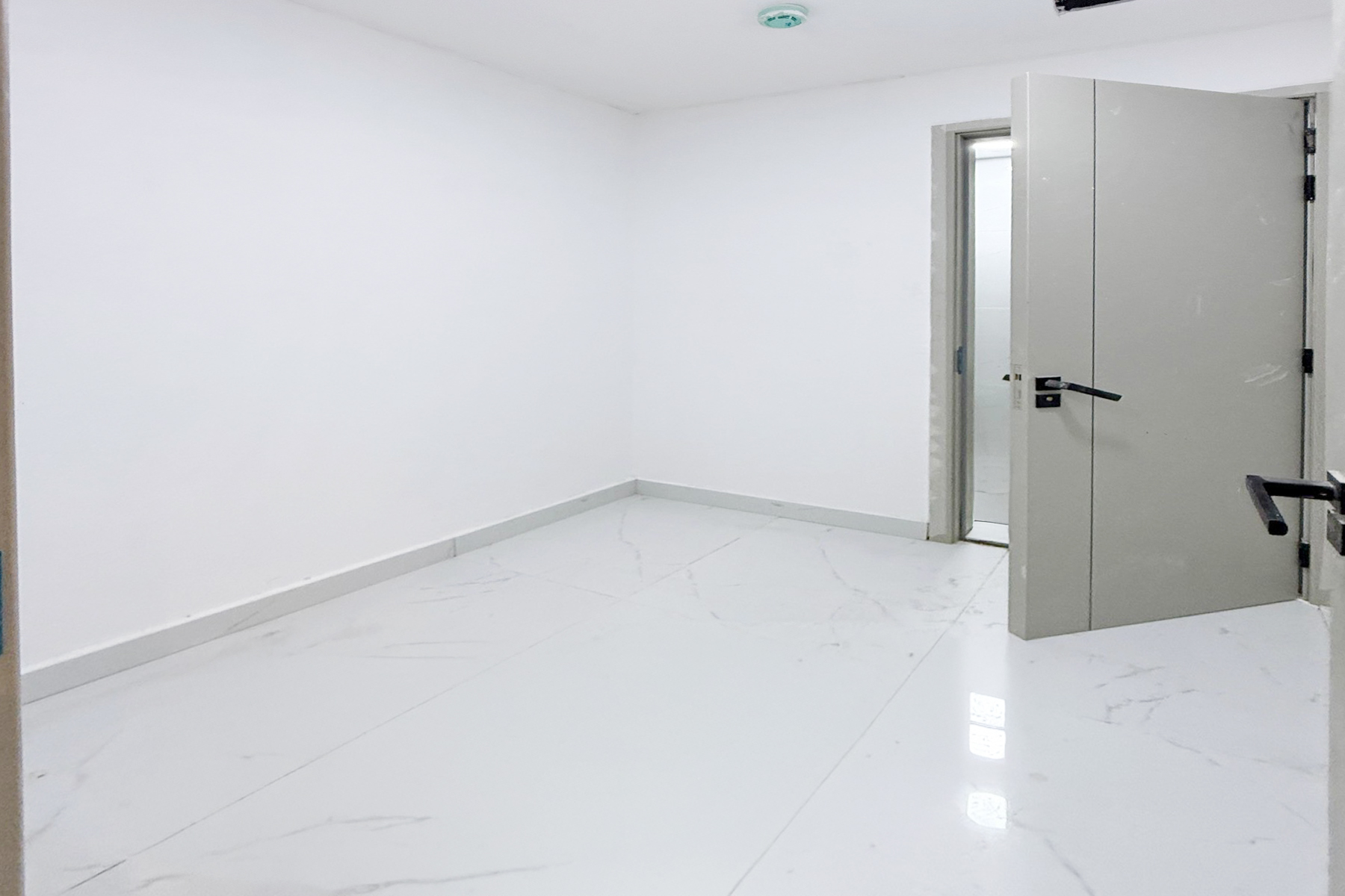Exclusive Corner Unit | Brand New | High Floor | Closed Kitchen