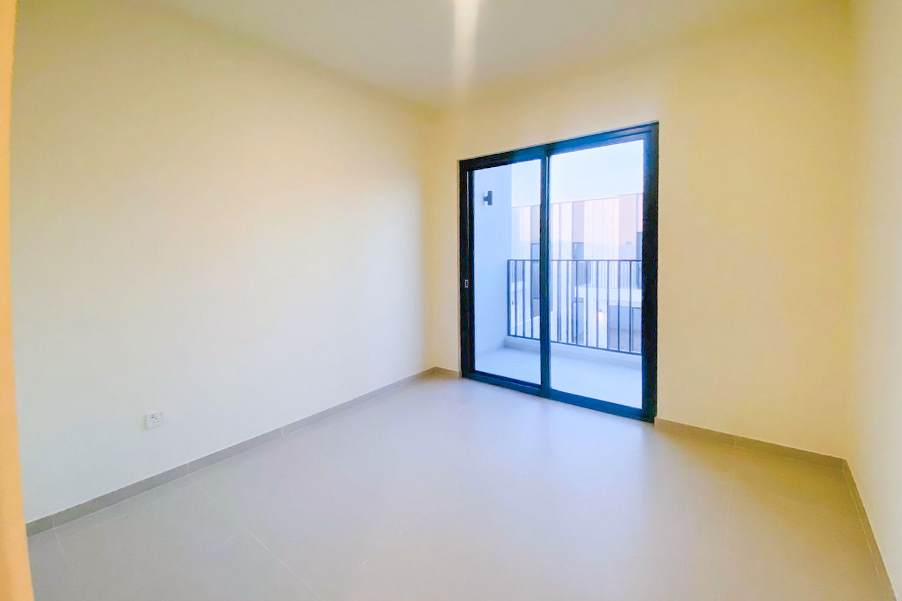 READY TO MOVE | LANDSCAPED | INFRONT OF AMENITIES