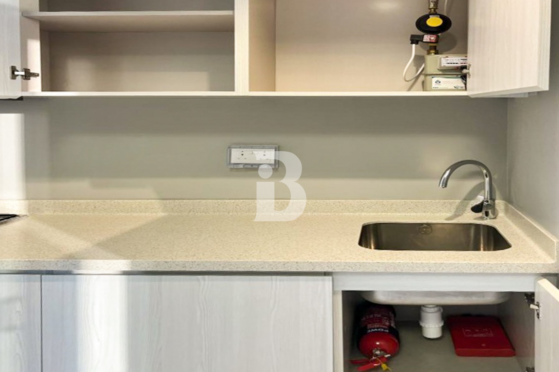 MODERN | PRIME AREA | UNFURNISHED