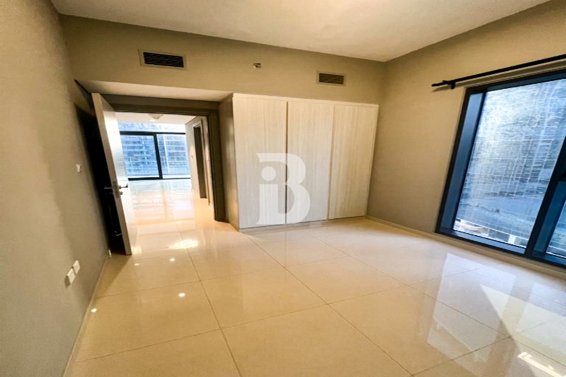 MODERN | PRIME AREA | UNFURNISHED