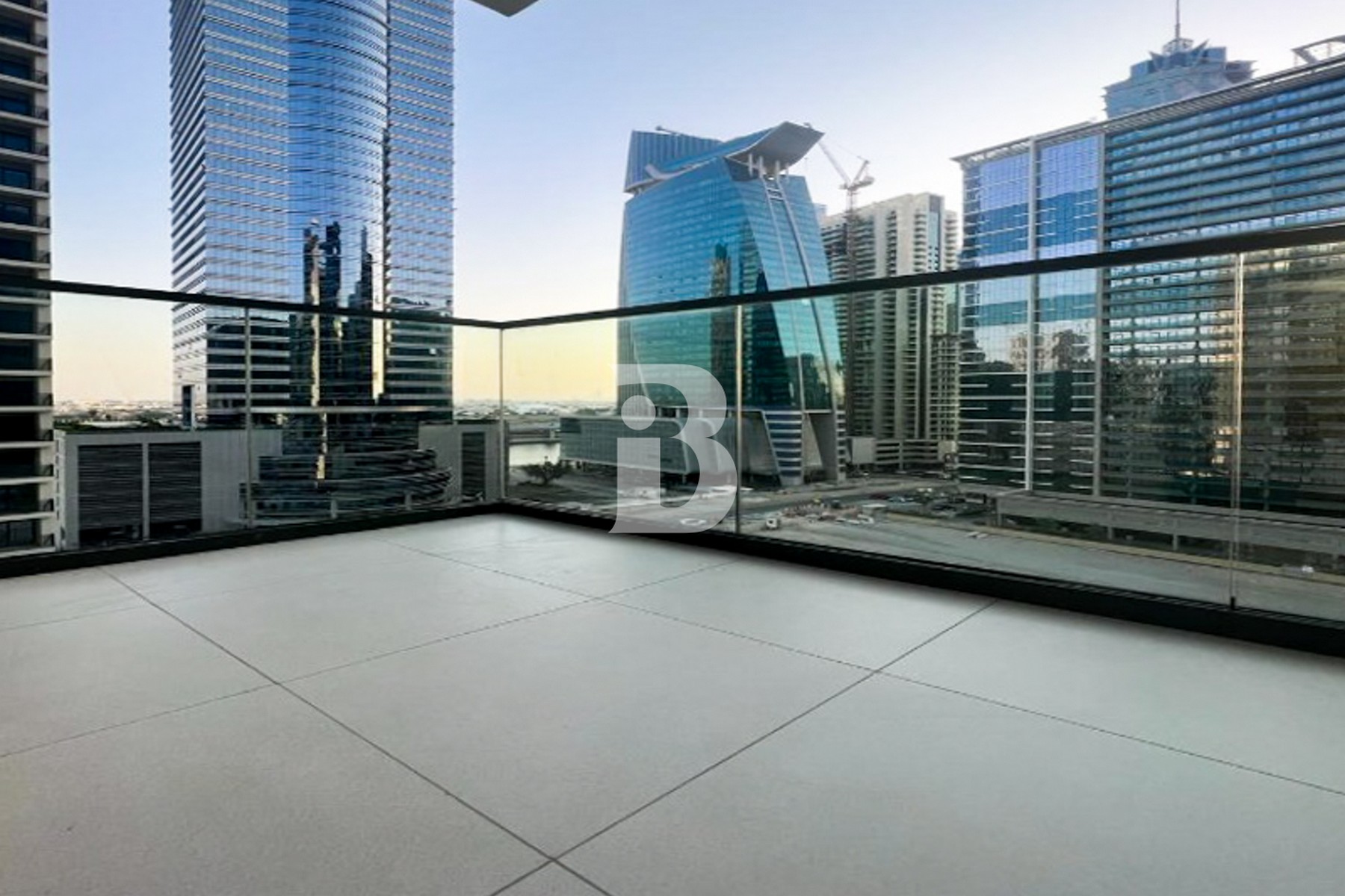 MODERN | PRIME AREA | UNFURNISHED