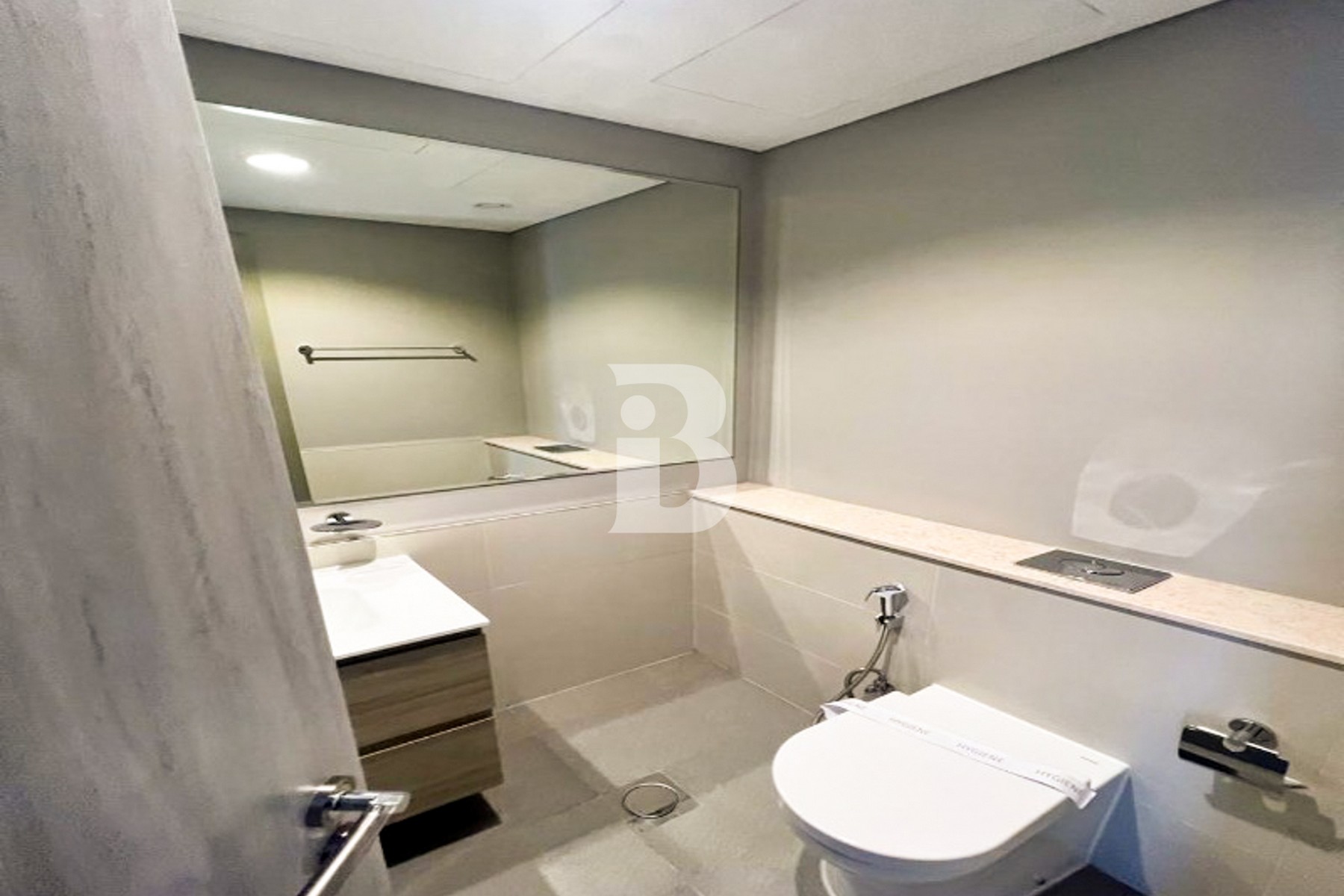 CANAL VIEW | MID FLOOR | READY TO MOVE