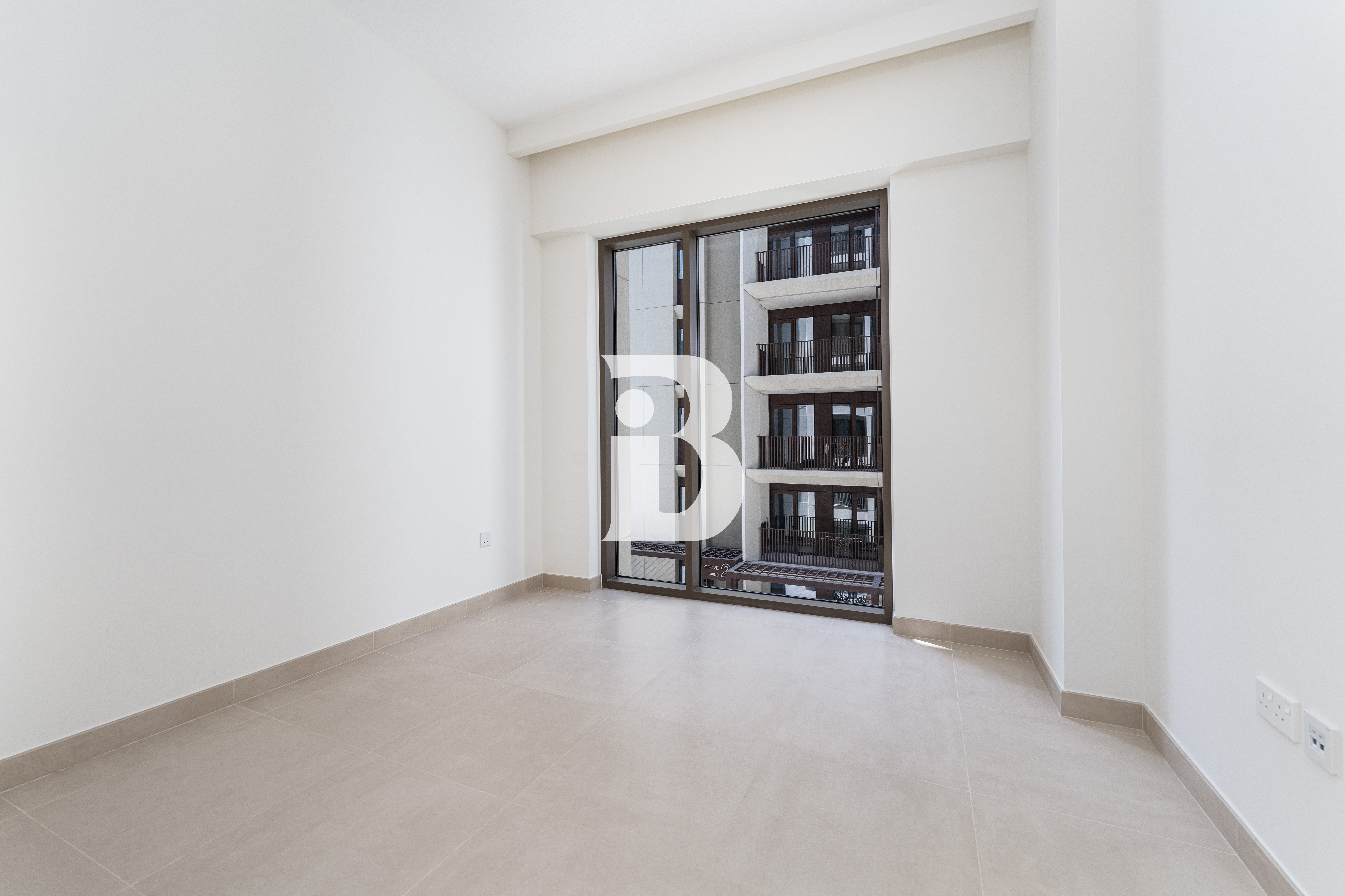 Modern Layout |Mid floor | Community view