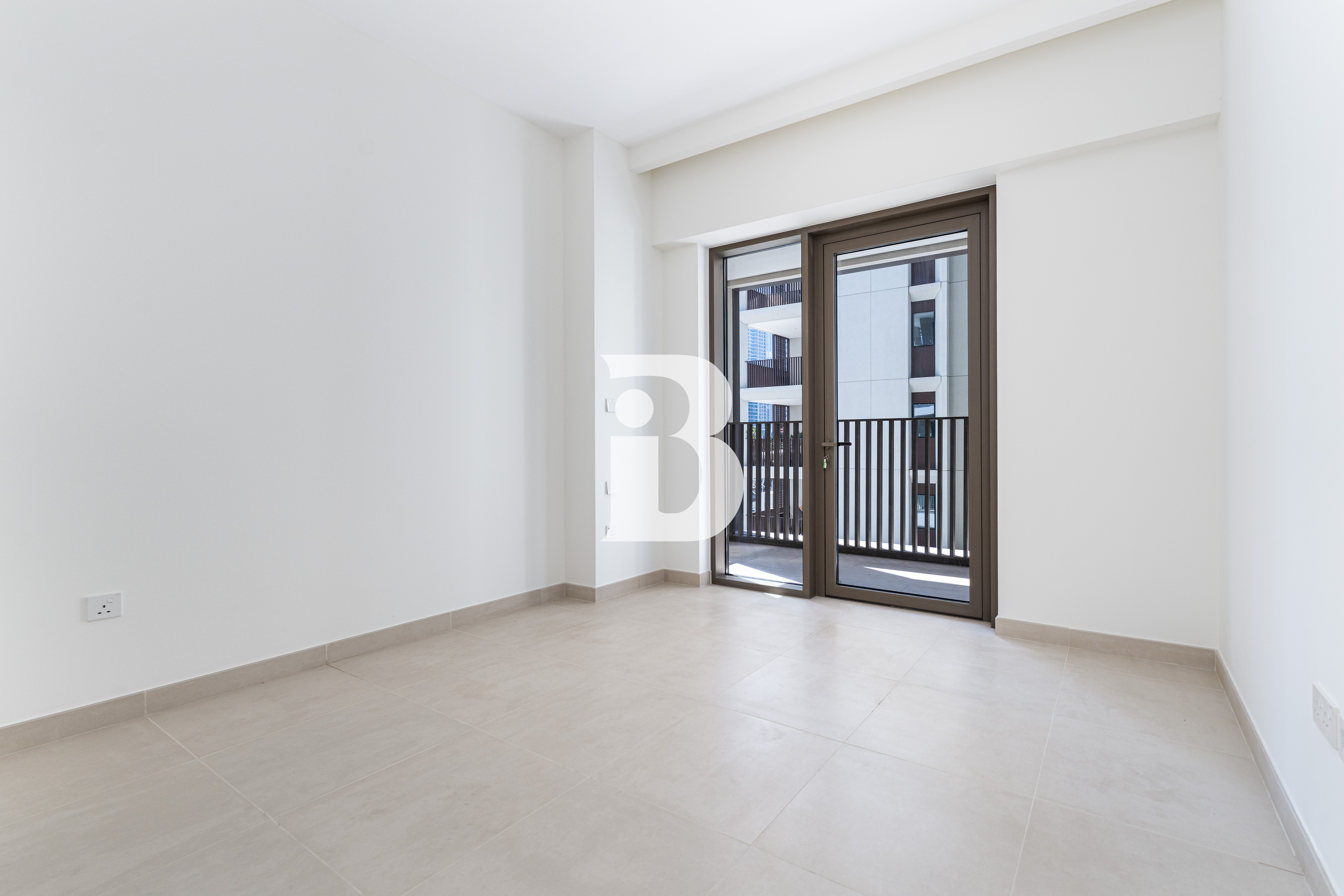 Modern Layout |Mid floor | Community view