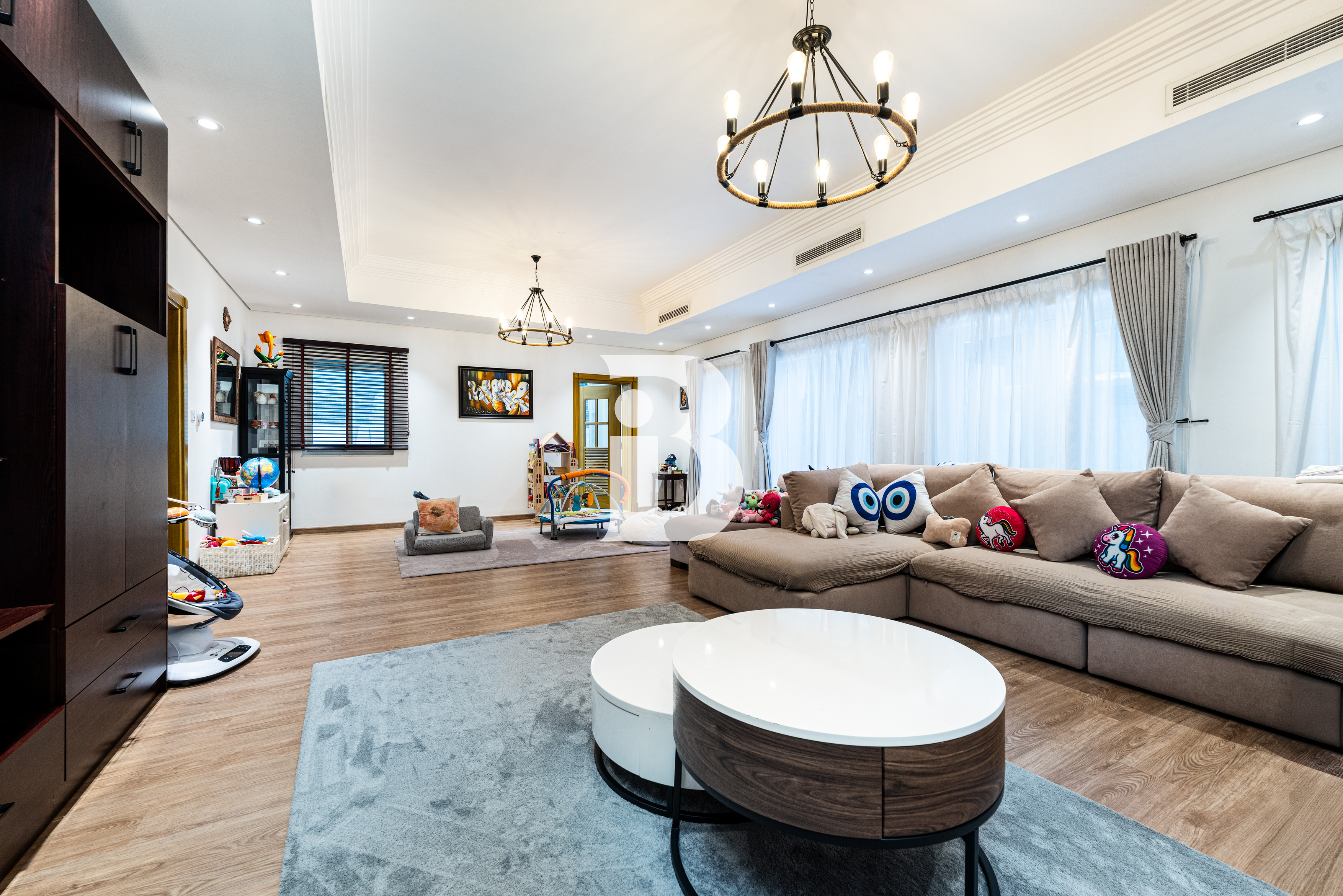 Upgraded | Corner Unit | Pool | VOT
