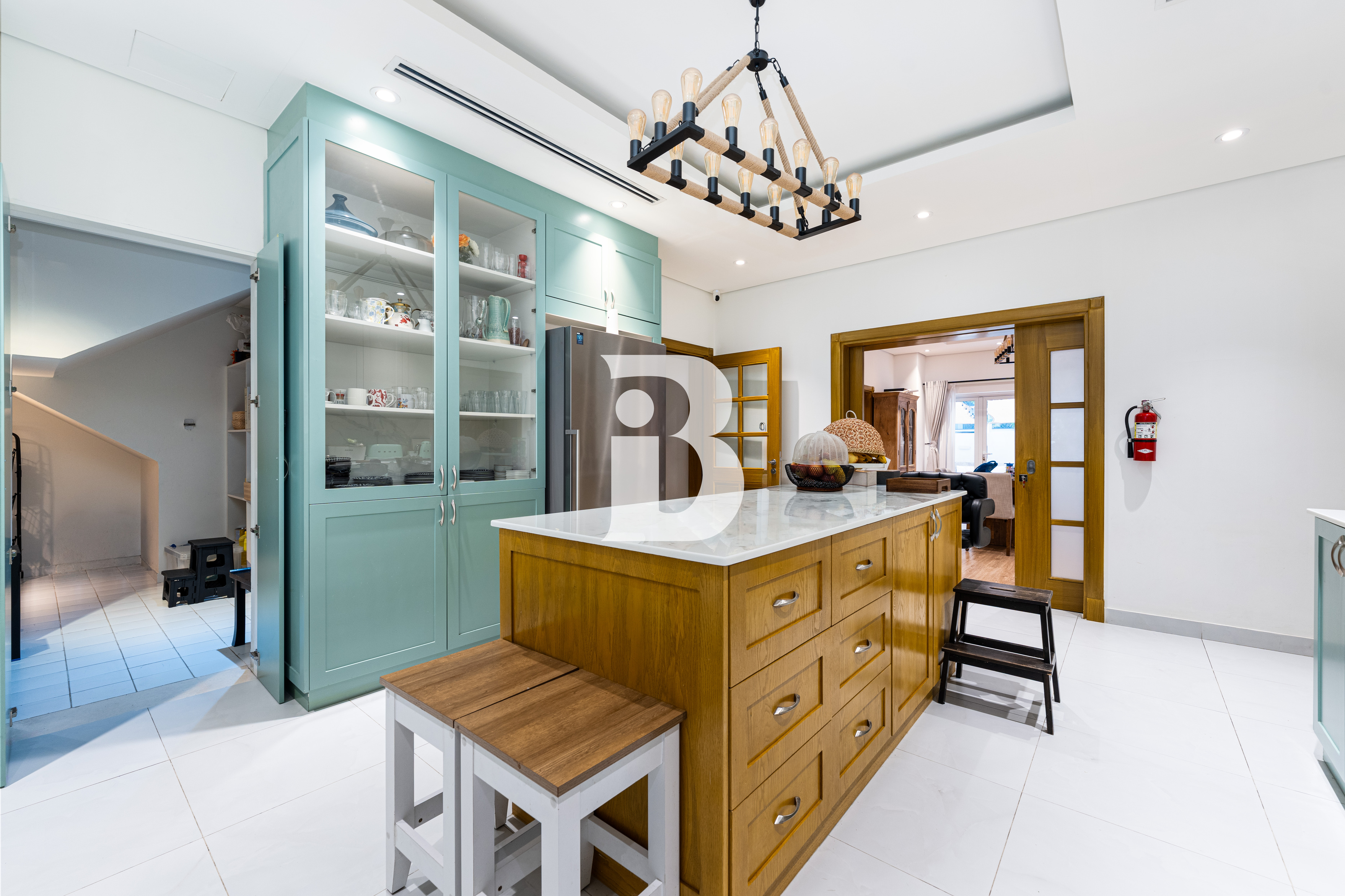 Upgraded | Corner Unit | Pool | VOT