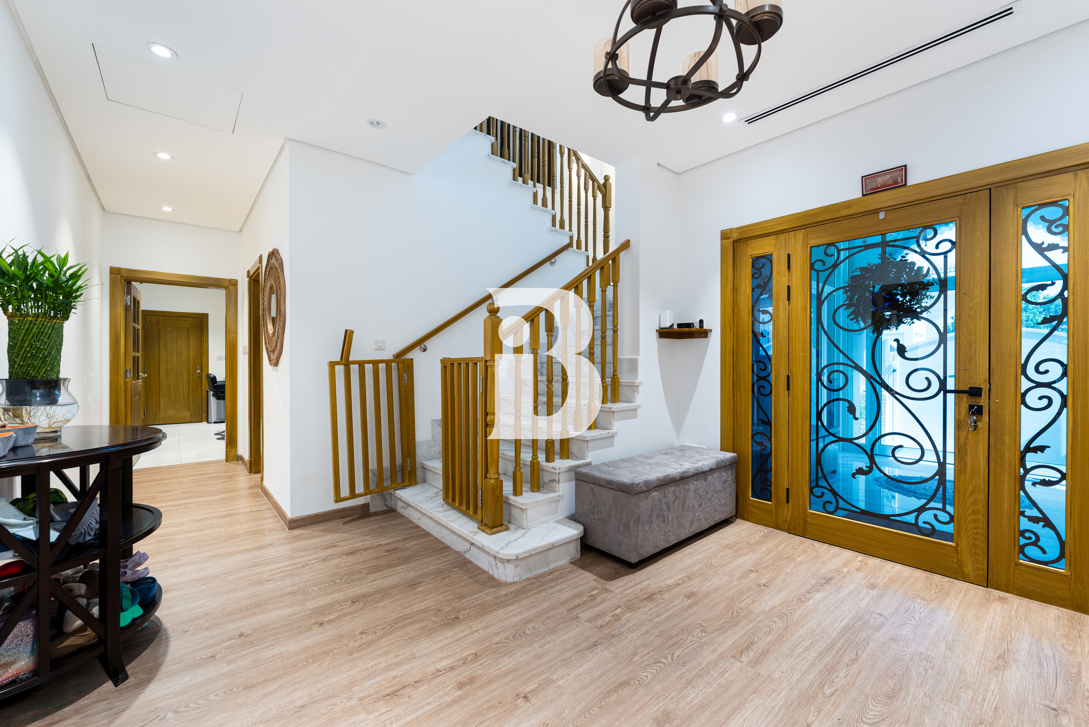 Upgraded | Corner Unit | Pool | VOT