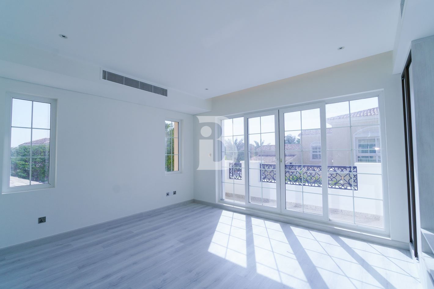Elegant | Unfurnished | Villa 4 BR 3