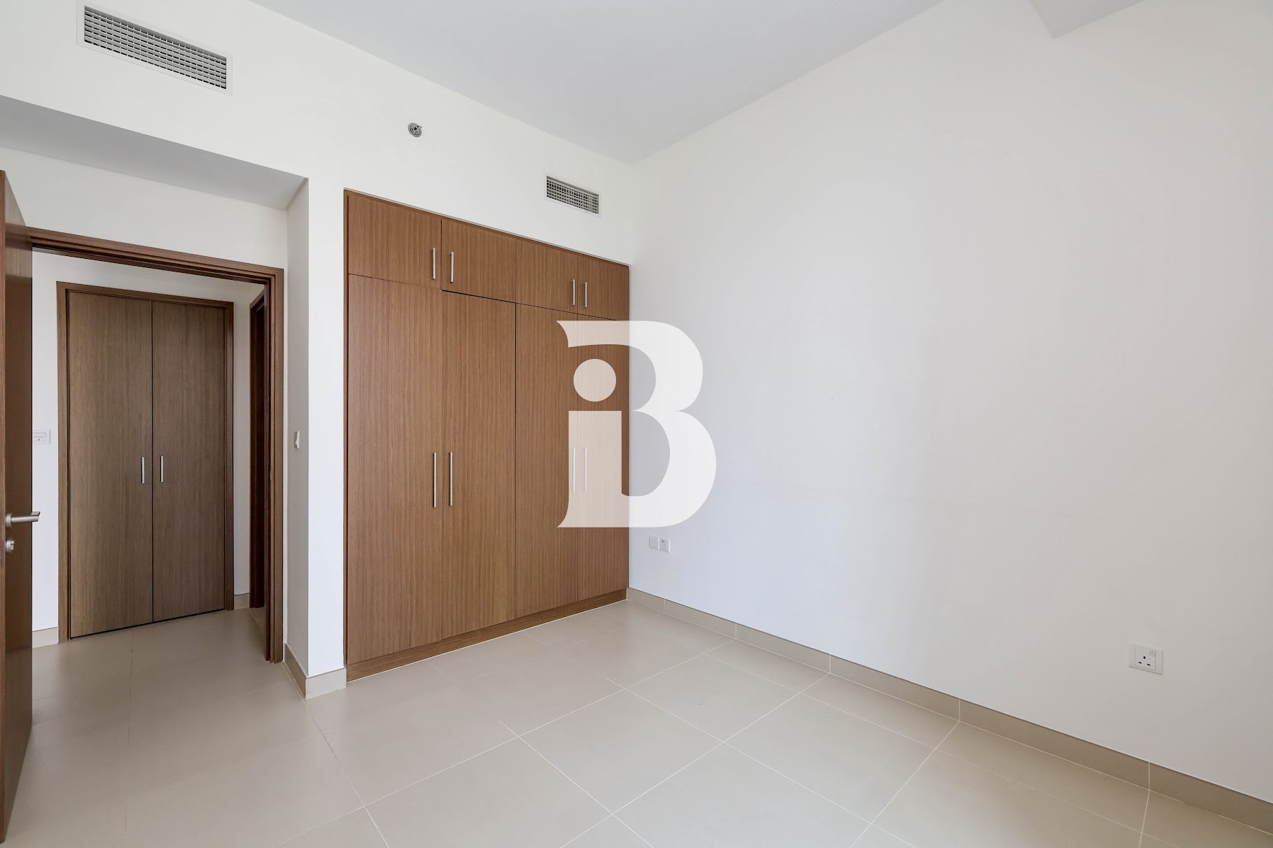 Waterfront Living | Bright Layout | Vacant
