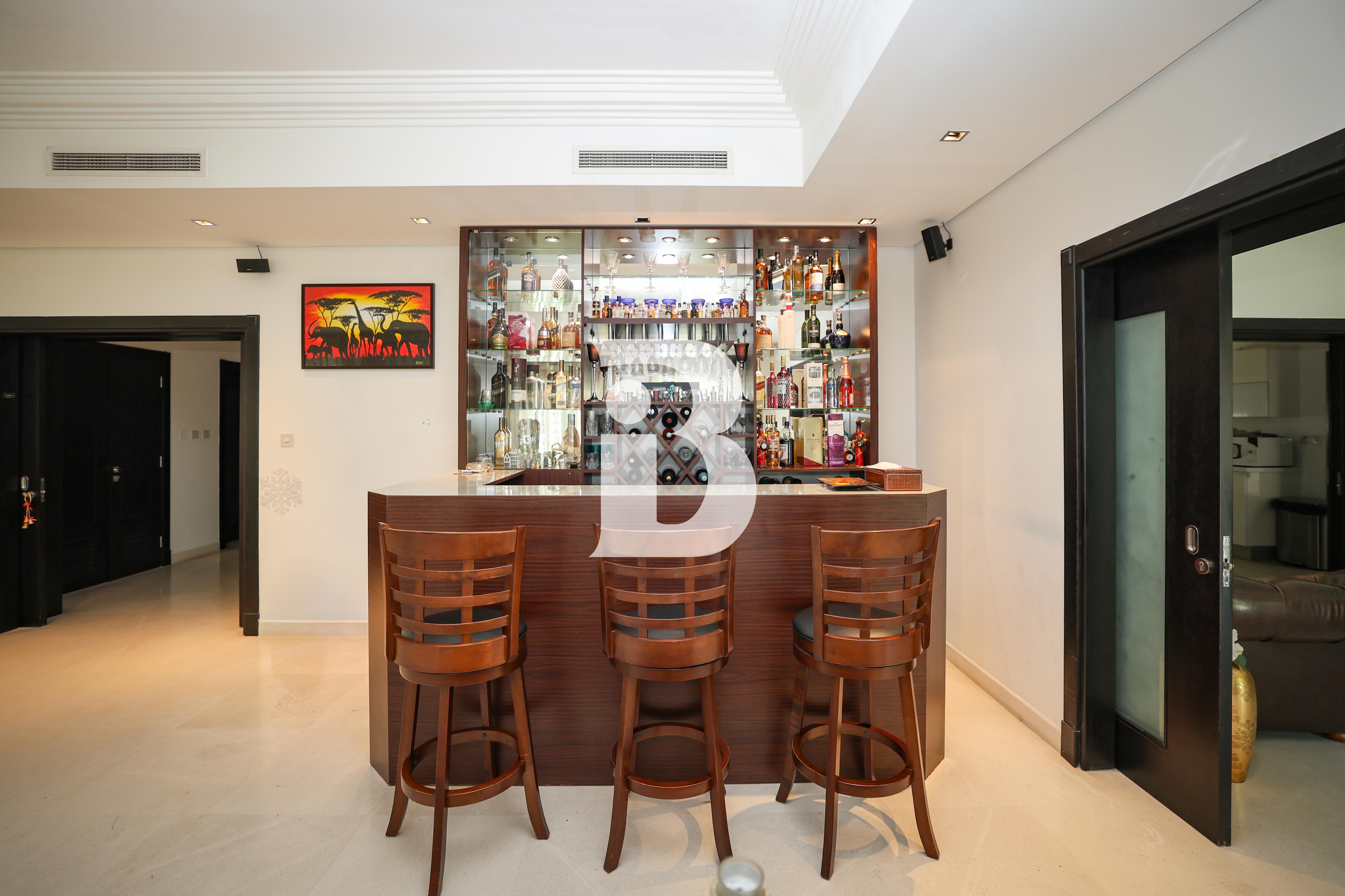 Drivers room | 3 Cars Garage | Corner