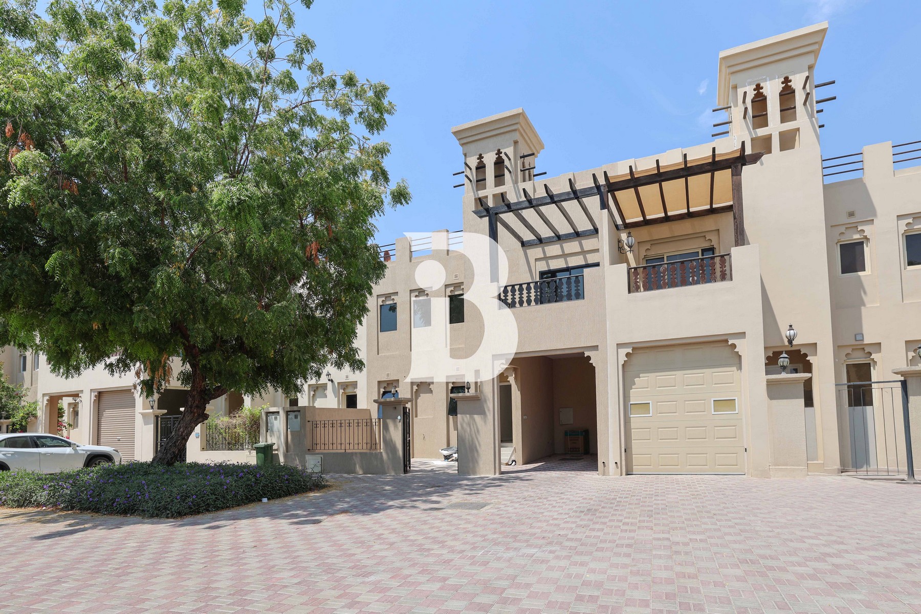 Freshly Renovated Townhouse with Golf & Canal View 3