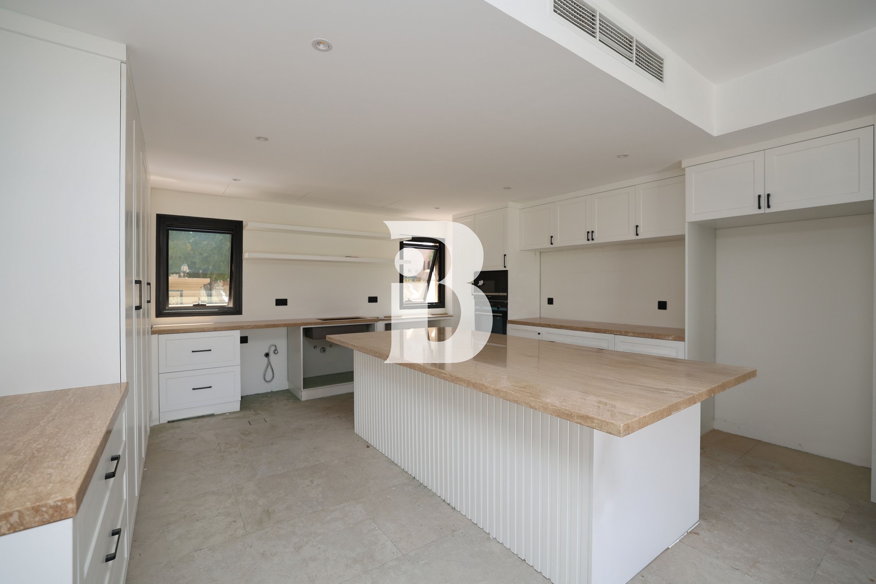 Freshly Renovated Townhouse with Golf & Canal View