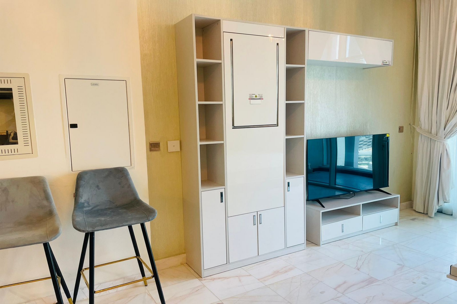 FURNISHED | HIGH FLOOR | SPACIOUS | VACANT