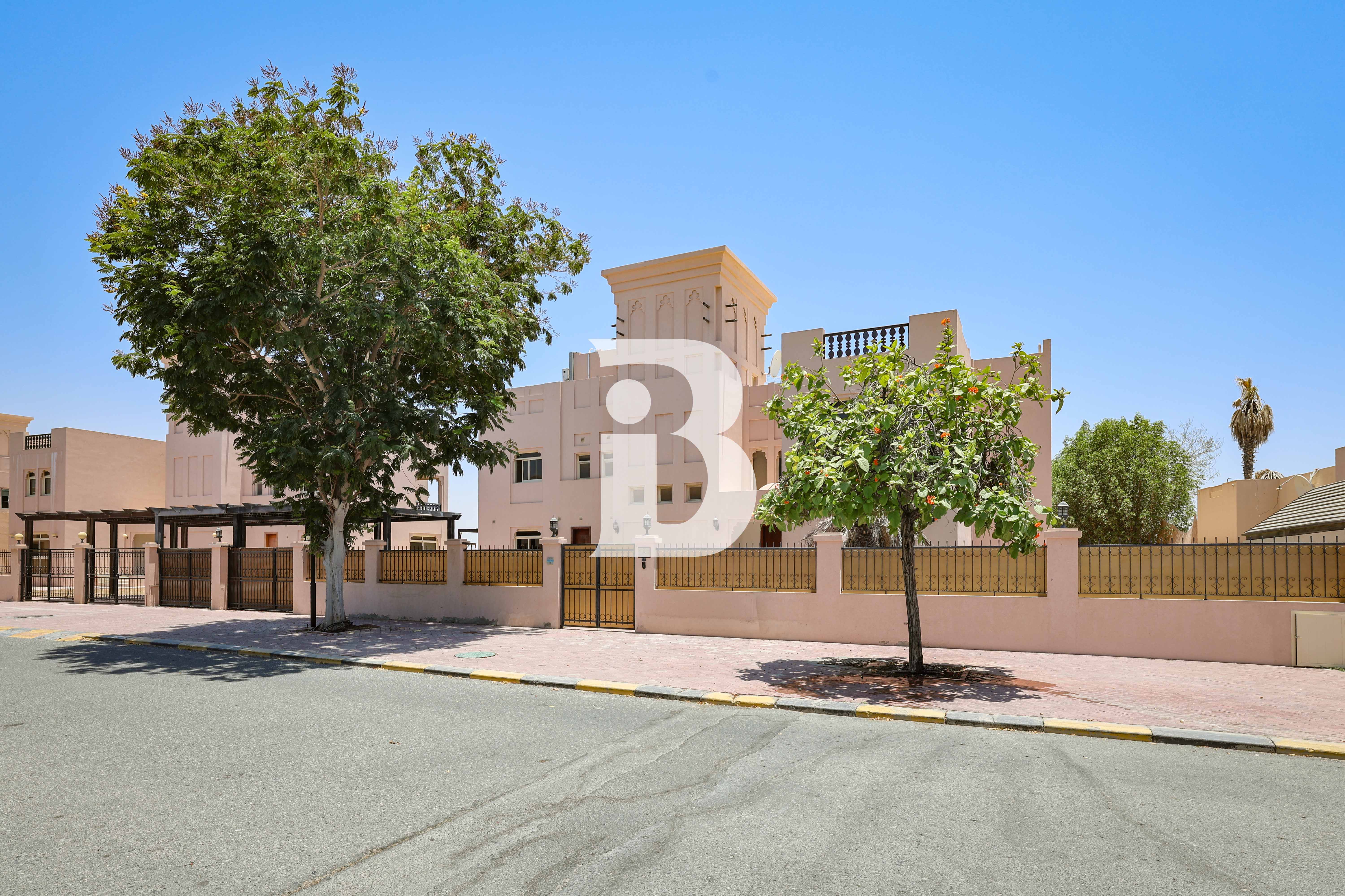 Stunning C- Villa | Lagoon Views | Family Home