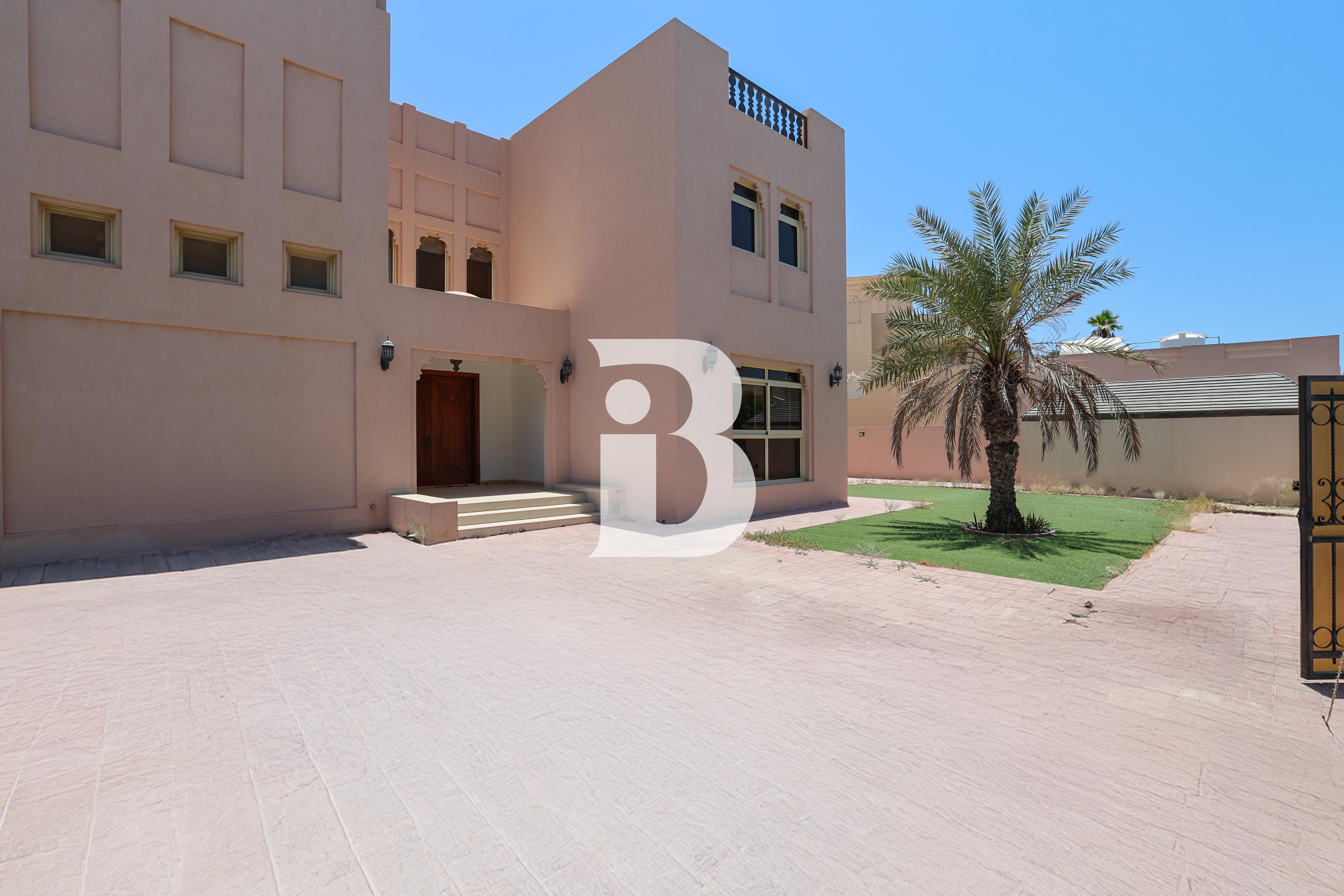 Stunning C- Villa | Lagoon Views | Family Home