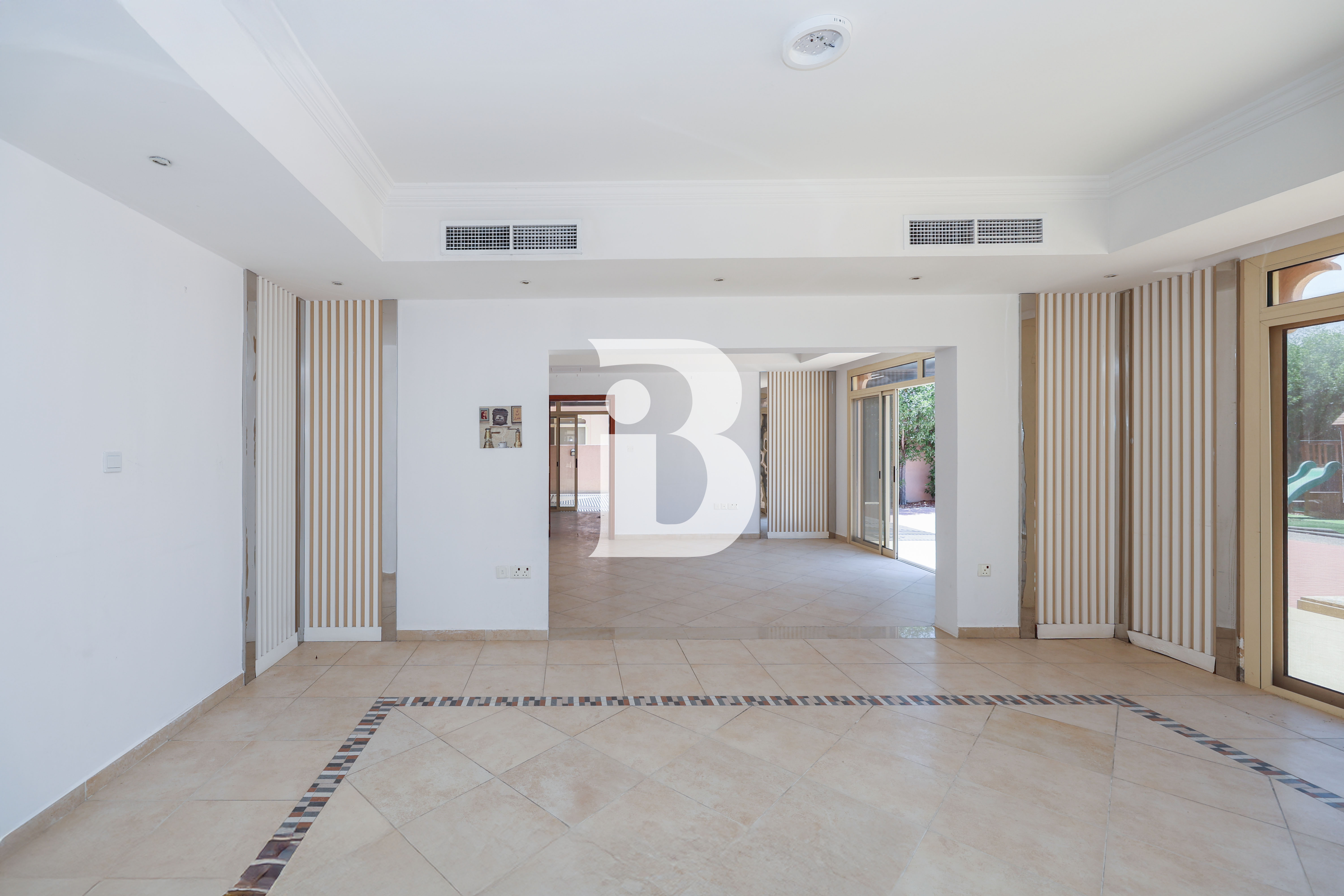 Stunning C- Villa | Lagoon Views | Family Home