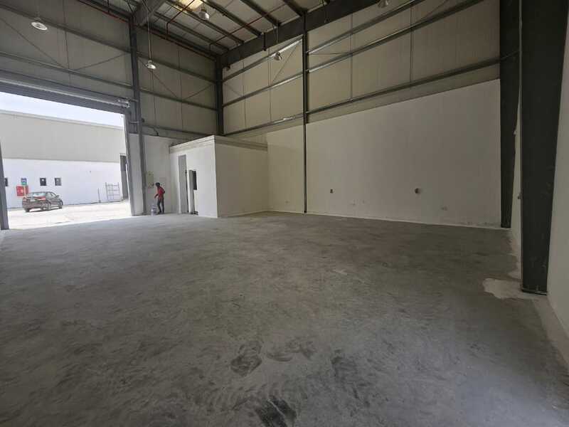 Spacious Warehouse | High Ceiling | Prime Mussafah 2