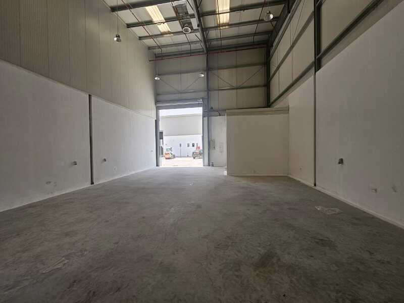 Spacious Warehouse | High Ceiling | Prime Mussafah 3