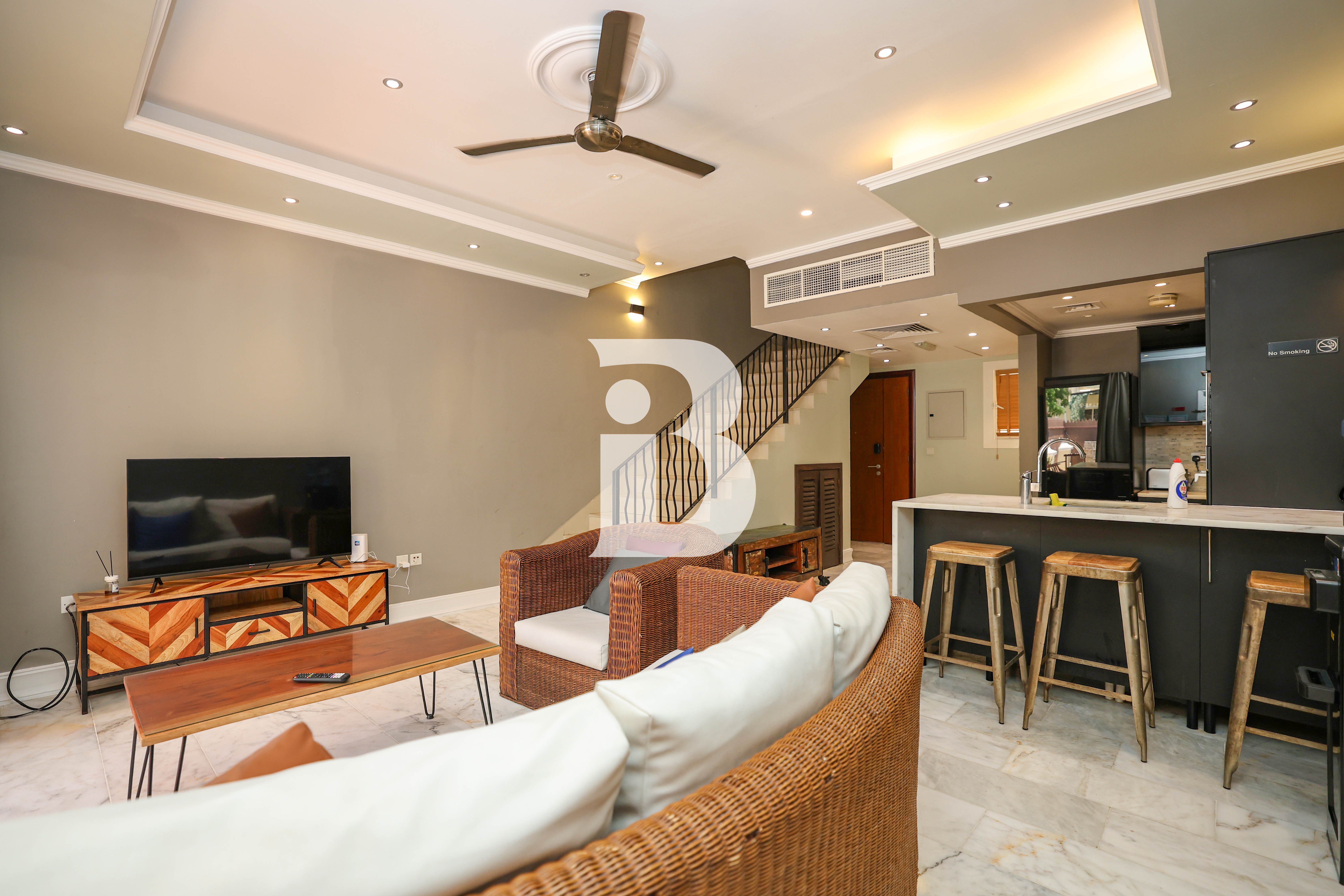 Upgraded Townhouse- Prime Location- Private Pool