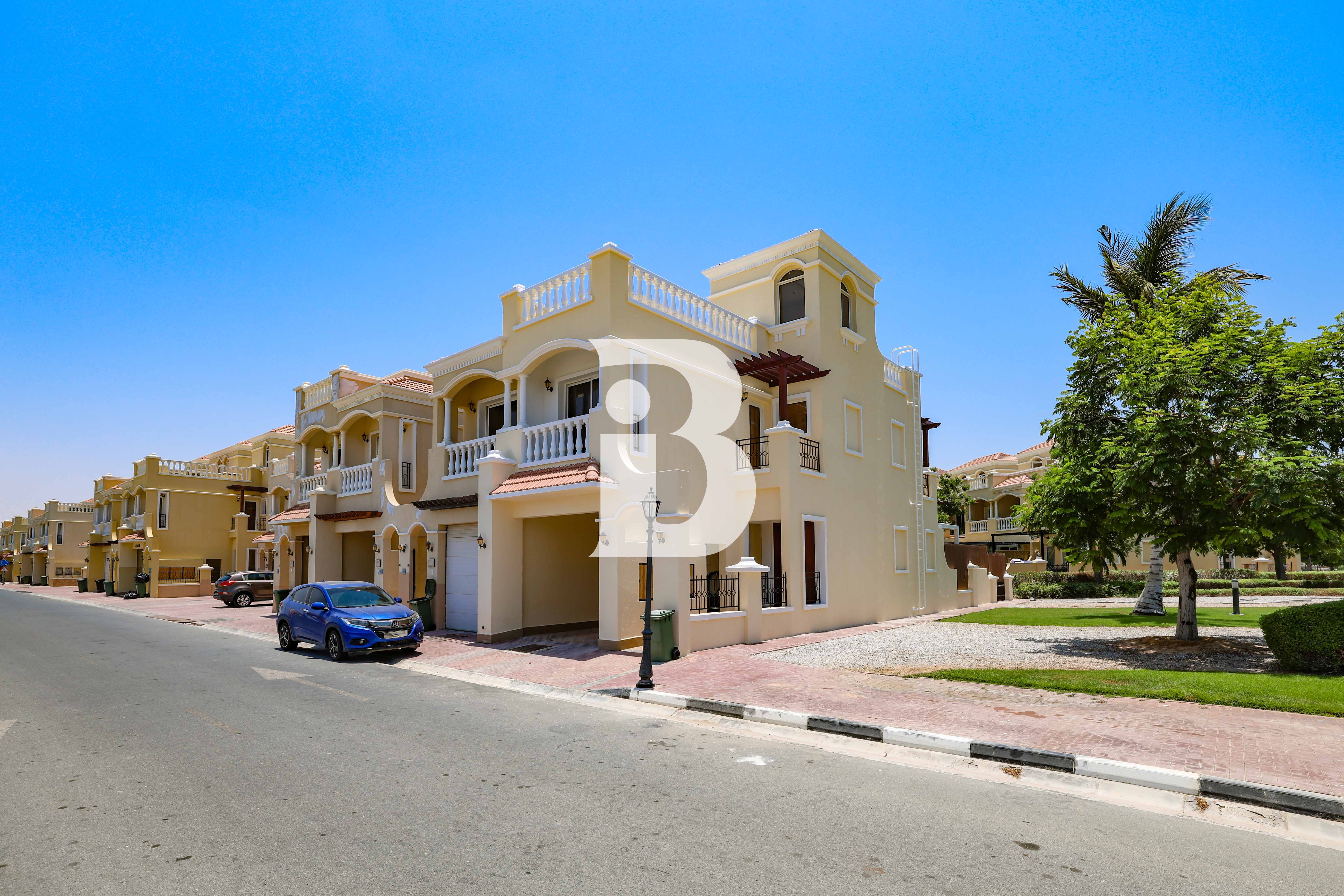 Upgraded Townhouse- Prime Location- Private Pool